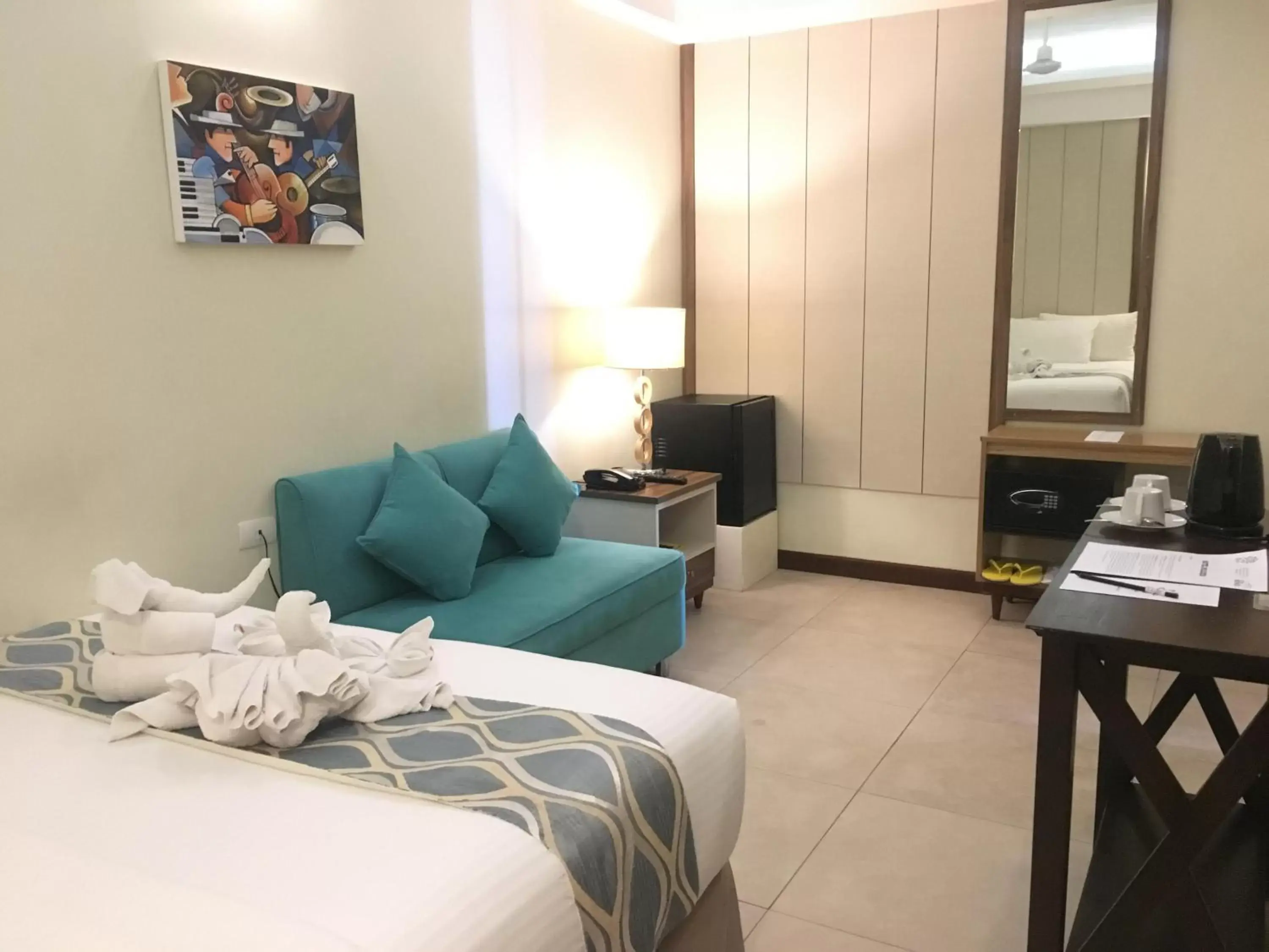 Seating area, Bed in Belian Hotel
